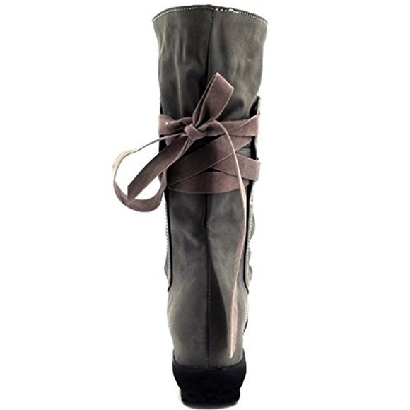 Women's size 7 1/2 Boots run small - Picture 3 of 4