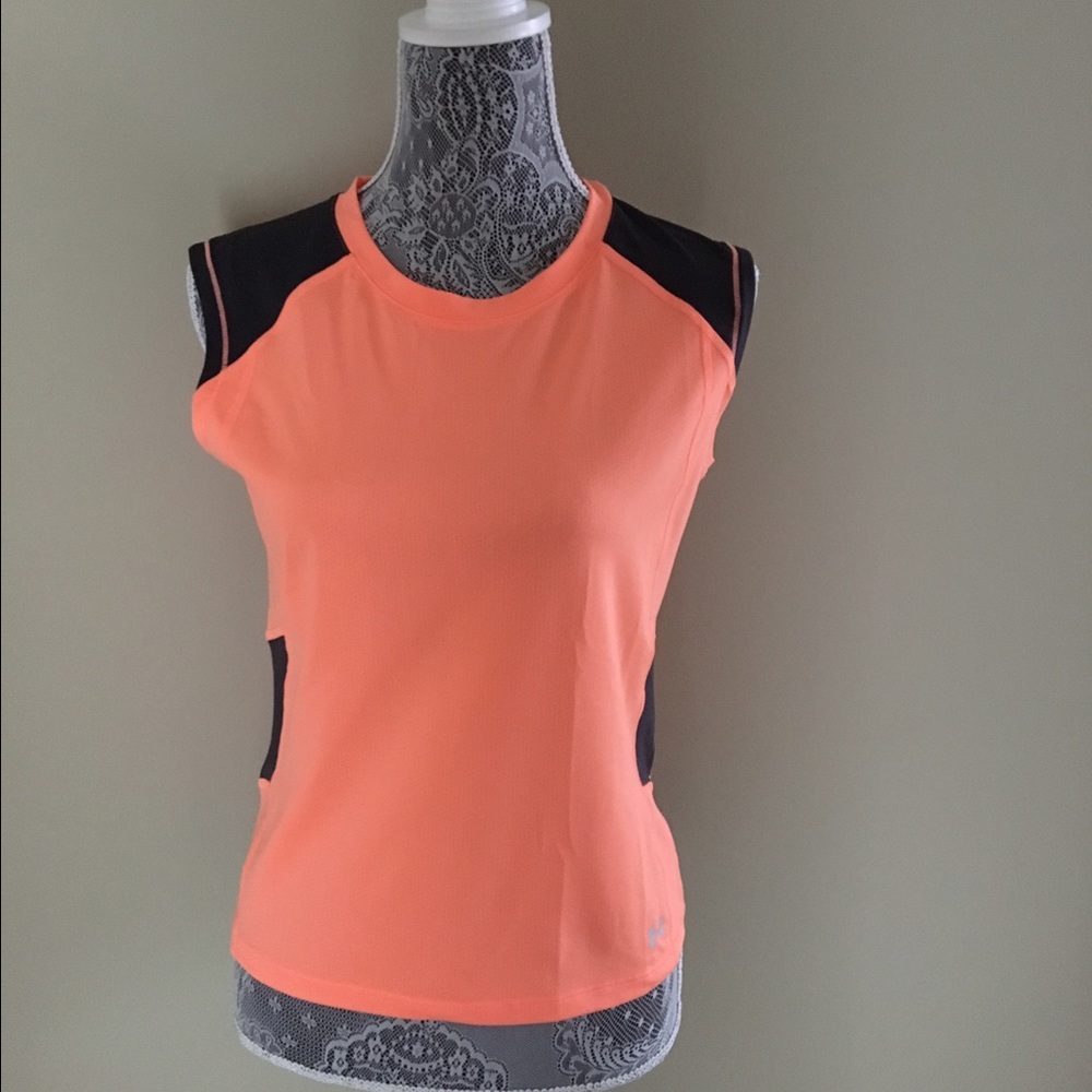 NWT UNDER ARMOUR SLEEVELESS TOP