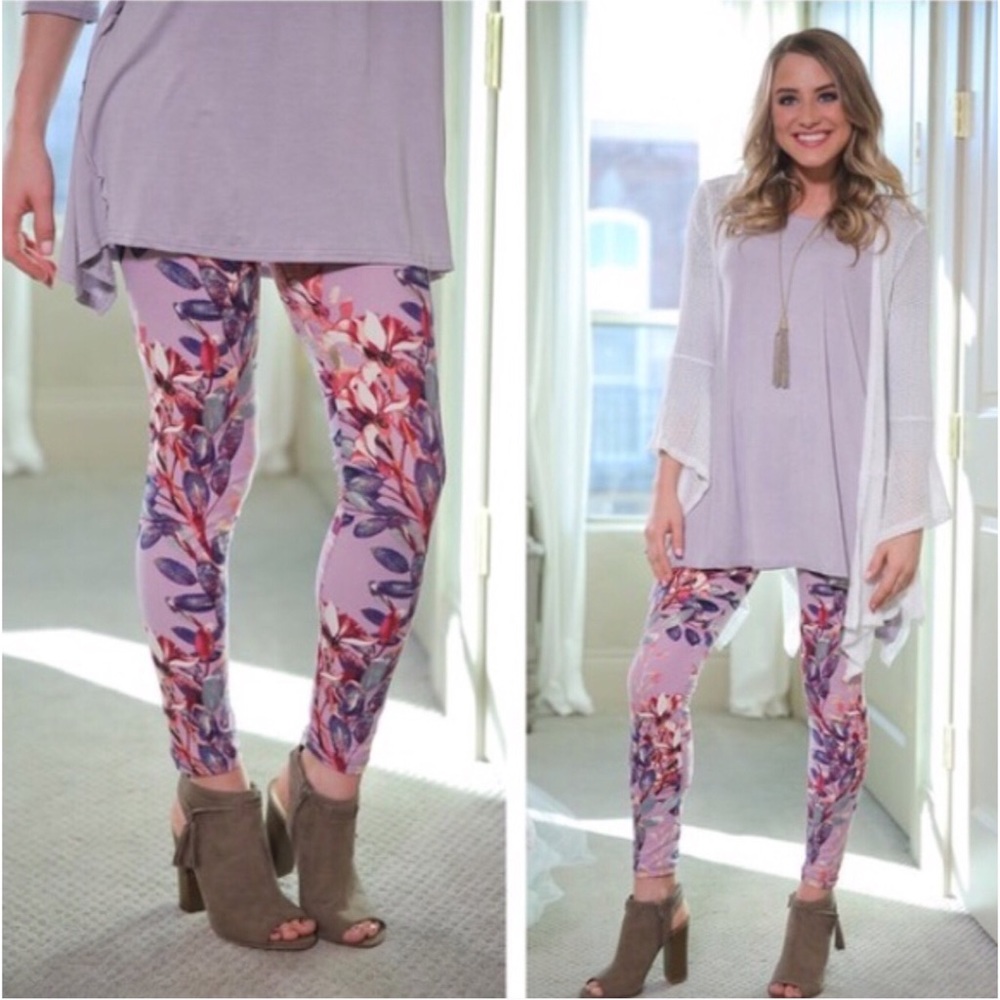 LILAC FLORAL BRUSHED KNIT LEGGINGS🌷 - Picture 2 of 5