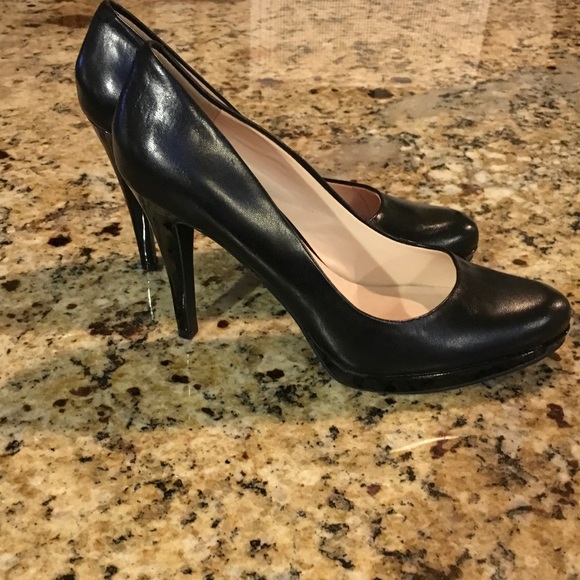 Nine West Black 4in round toe heels. Size 7.5 - Picture 2 of 4