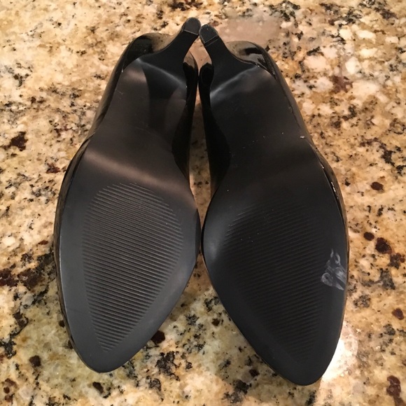 Nine West Black 4in round toe heels. Size 7.5 - Picture 4 of 4