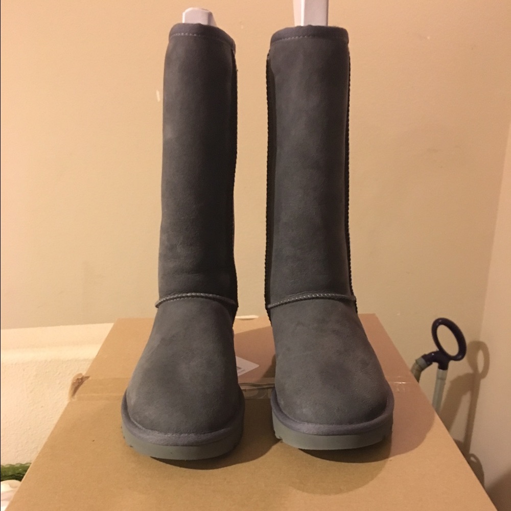 Classic Tall Uggs gray size 6