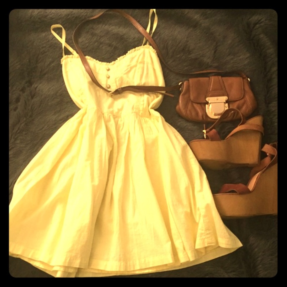 H&M Cute whimsical summer or spring Dress 👗🐣💛💚