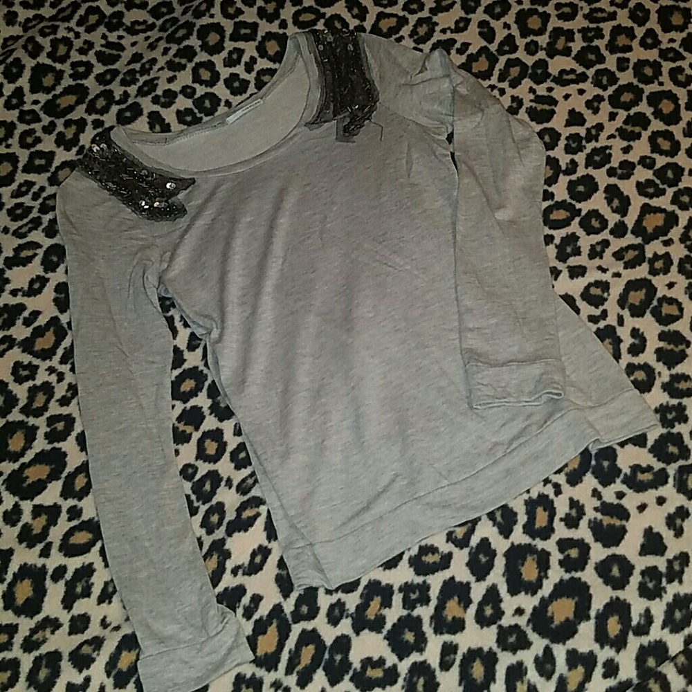 Grey long sleeve sweater