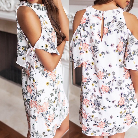 Dresses & Skirts - Sold Out✨HP✨Floral Dress 🌷✨