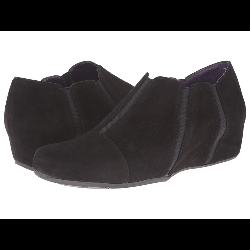 BNIB Vaneli Monida Black Suede Wedge!