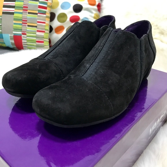 BNIB Vaneli Monida Black Suede Wedge! - Picture 2 of 4