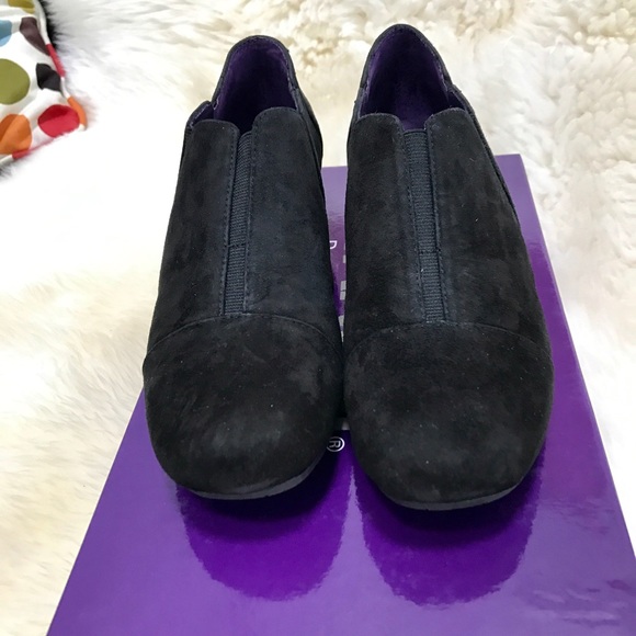 BNIB Vaneli Monida Black Suede Wedge! - Picture 3 of 4