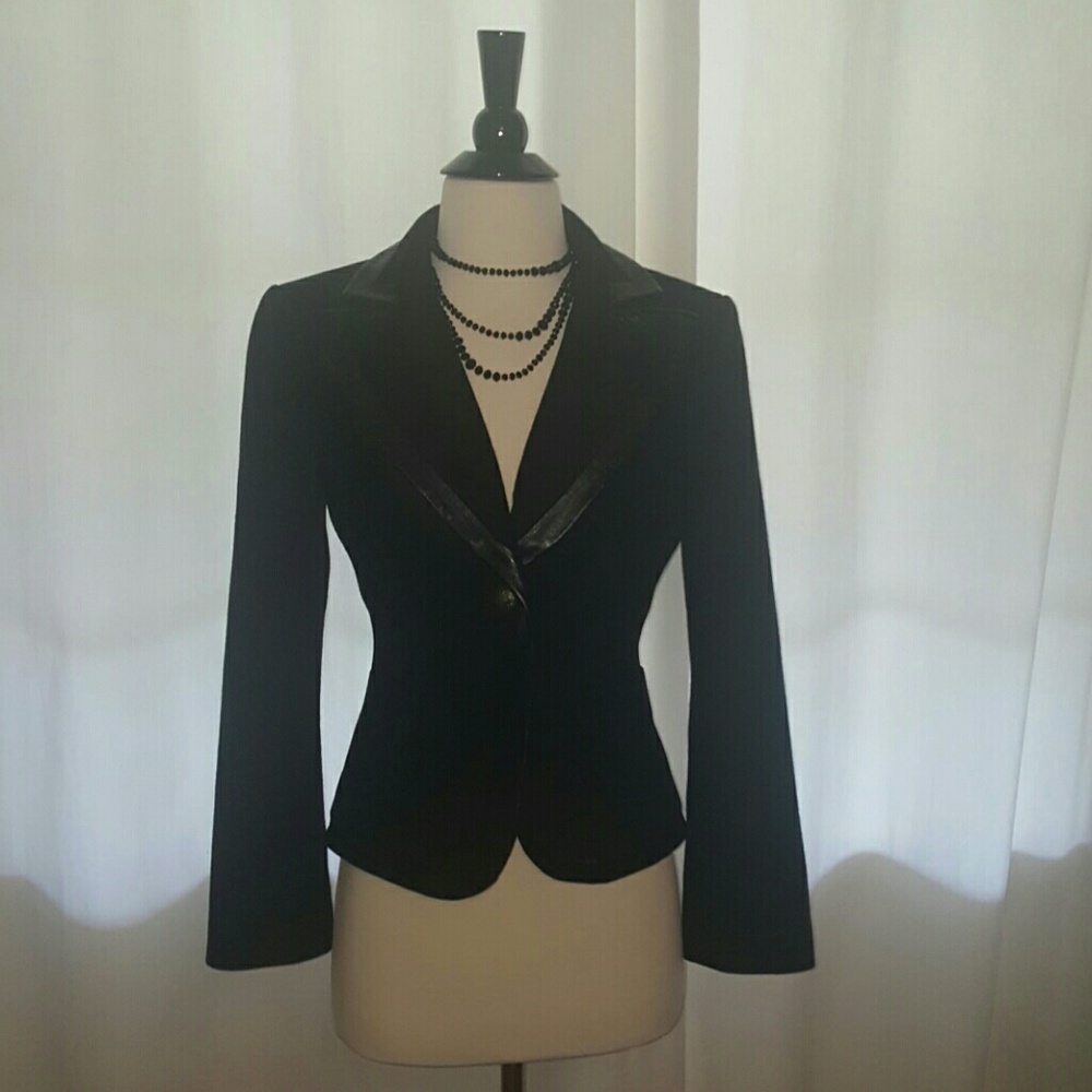 Bebe Blazer.