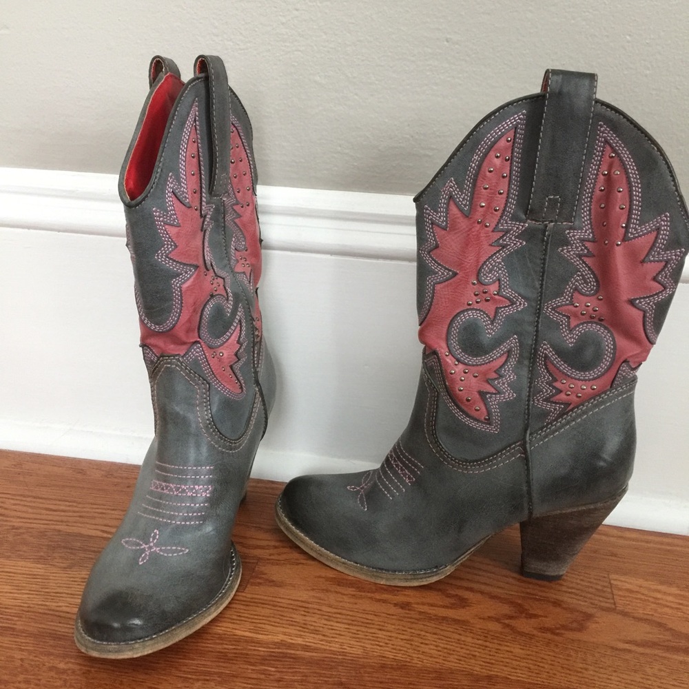 Super cute cowgirl boots