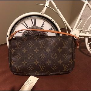 Authentic Louis Vuitton pochette