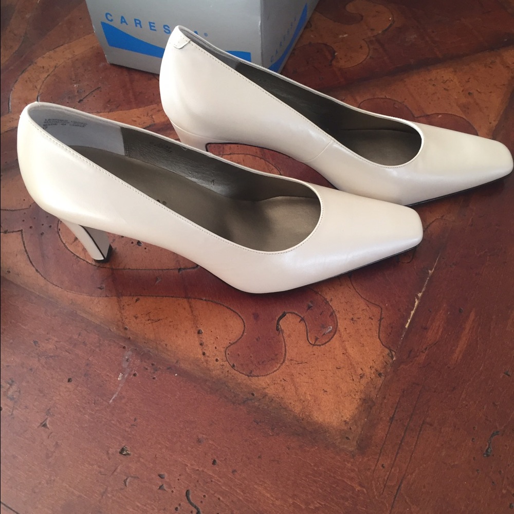 Caressa pumps. Brand New in Box