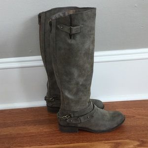 Very cute grey suede boots