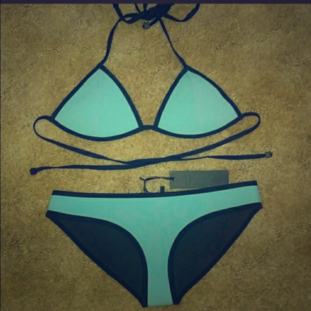 Triangl Bikini Set
