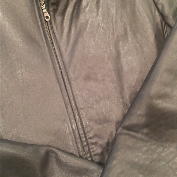 Leather jacket - Picture 2 of 3