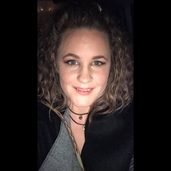 Meet your Posher, Kristal - Picture 1 of 1