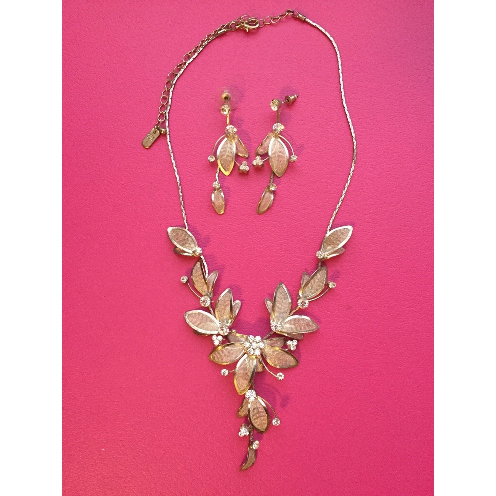 Flashy Necklace & Earring Set
