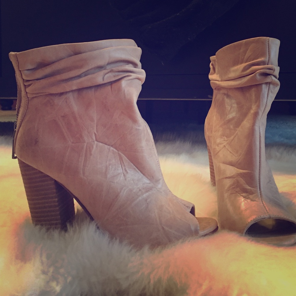NWOT ANKLE BOOTS