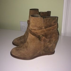 Johnston and Murphy wedged booties