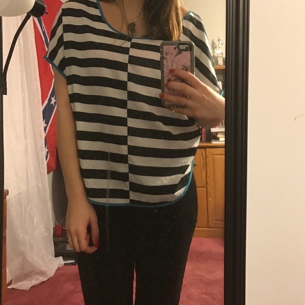Flowy shirt ! - Picture 3 of 3