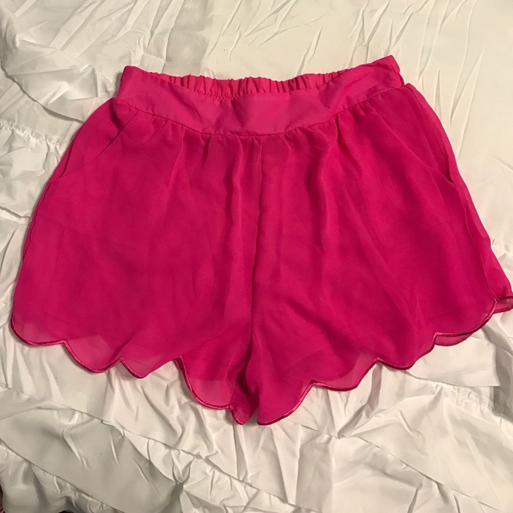 Hot pink scallop shorts!