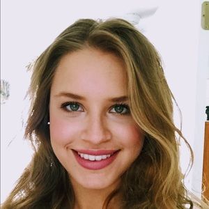 Meet your Posher, Abbey