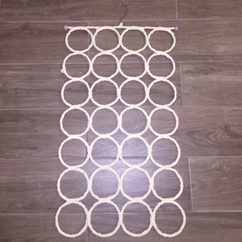Hanging Compact Scarf Holder