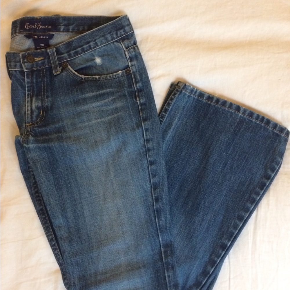 Earl flared leg jeans sz 28