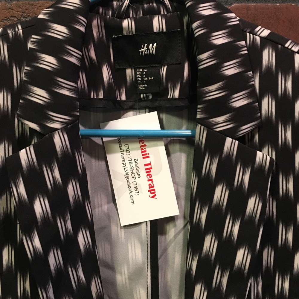 HM patterned Blazer🌹 - Picture 2 of 4