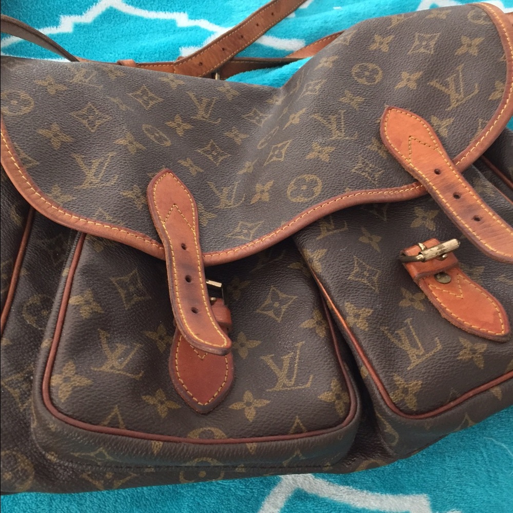 Louis Vuitton messenger Authentic