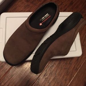 Merrell air cushion clogs