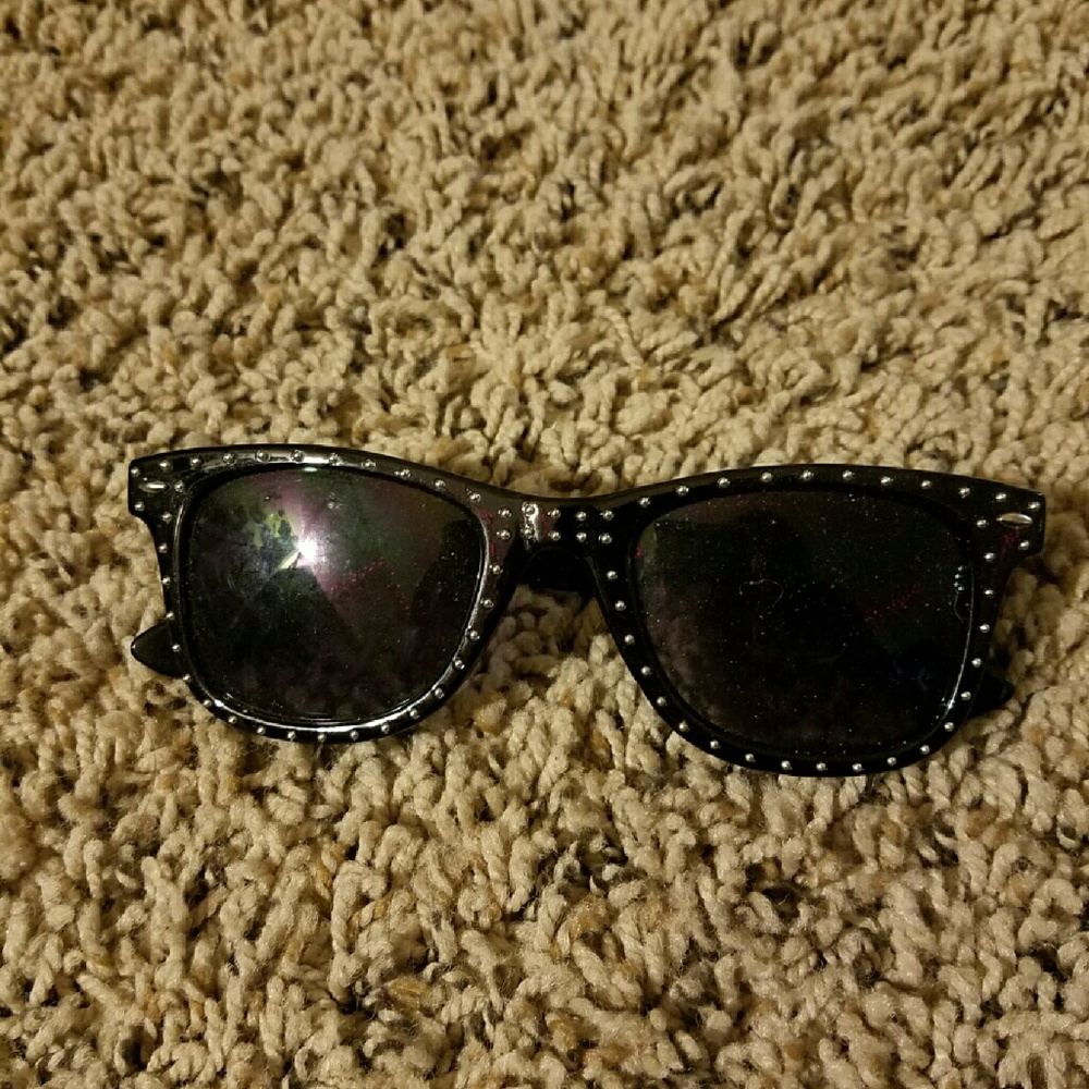 Metal Spotted Sunglasses