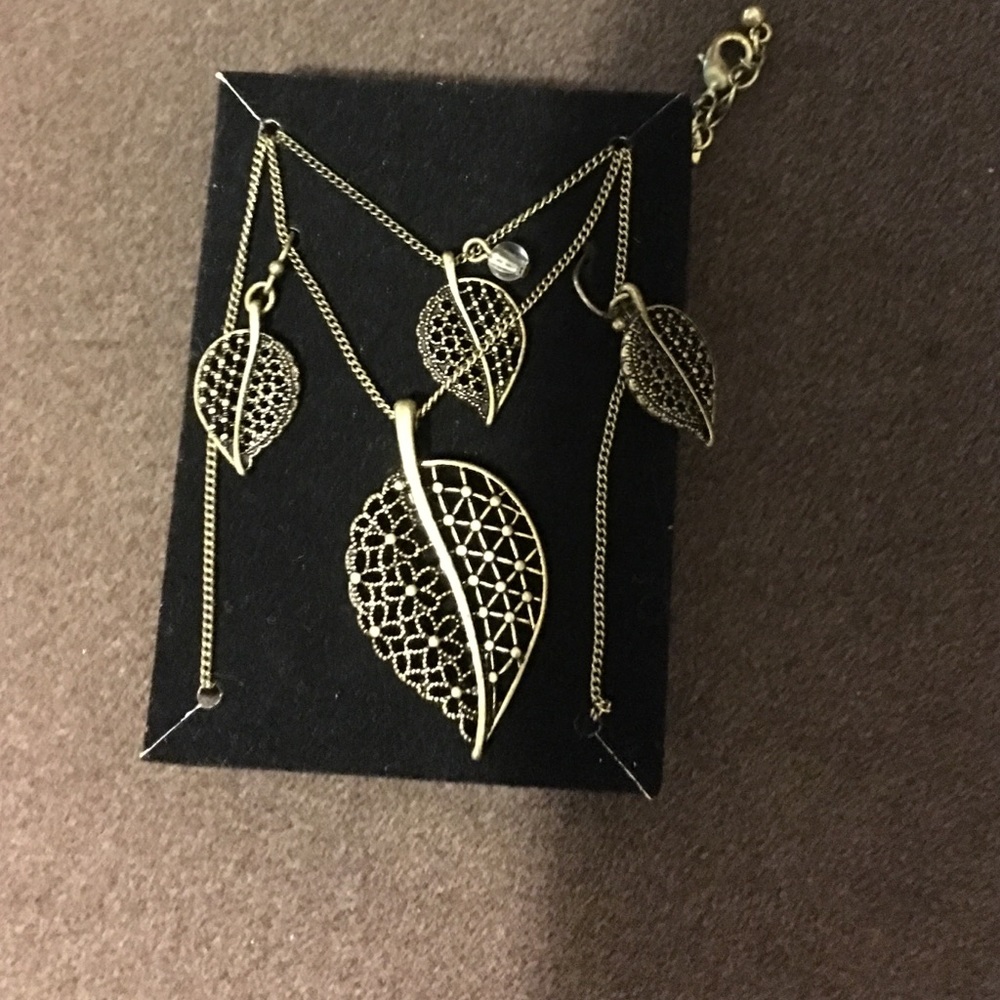 Necklace &earring bracelet set (leaves dangling)