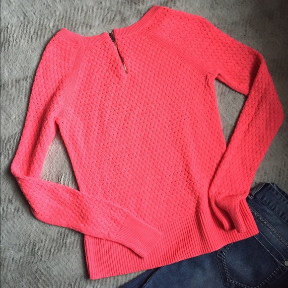 AEO Bright Pink Sweater - Picture 2 of 2
