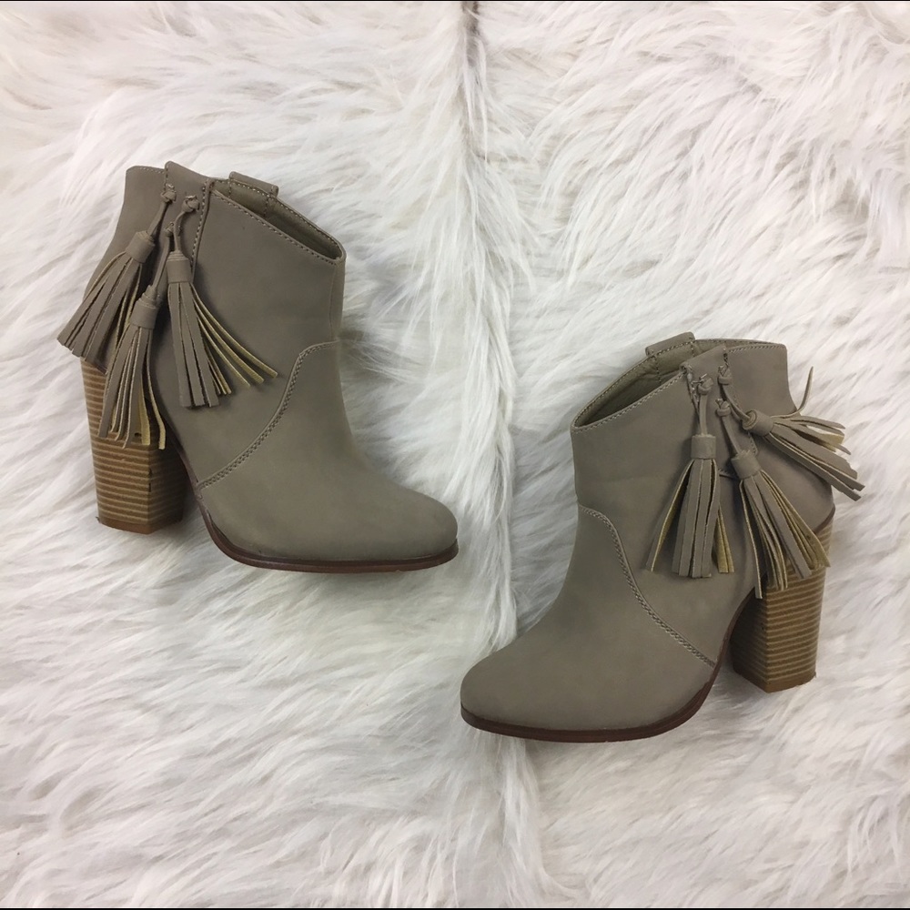 Tassel Cowgirl Western style Freeya Ankle Booties - Picture 2 of 3