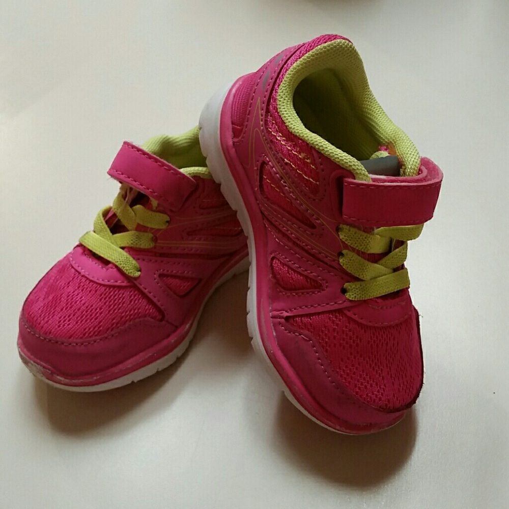 Toddler tennis shoes! Size 4!