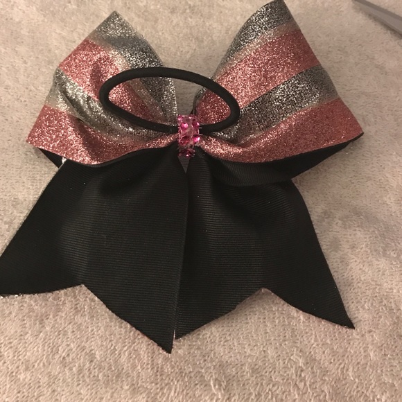 Cheer bow - Picture 2 of 2