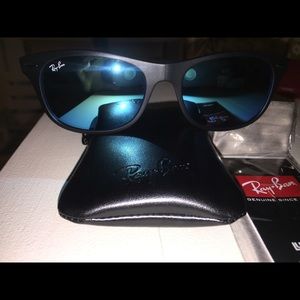 Ray-Ban folding Wayfarer blue mirrored lens. New