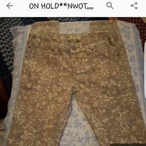 FREE PEOPLE SKINNY JEANS