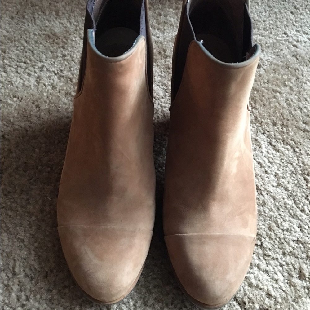 Vince Camino booties size 7 1/2 worn 3-4 times