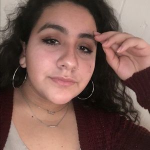 Meet your Posher, Alyxia