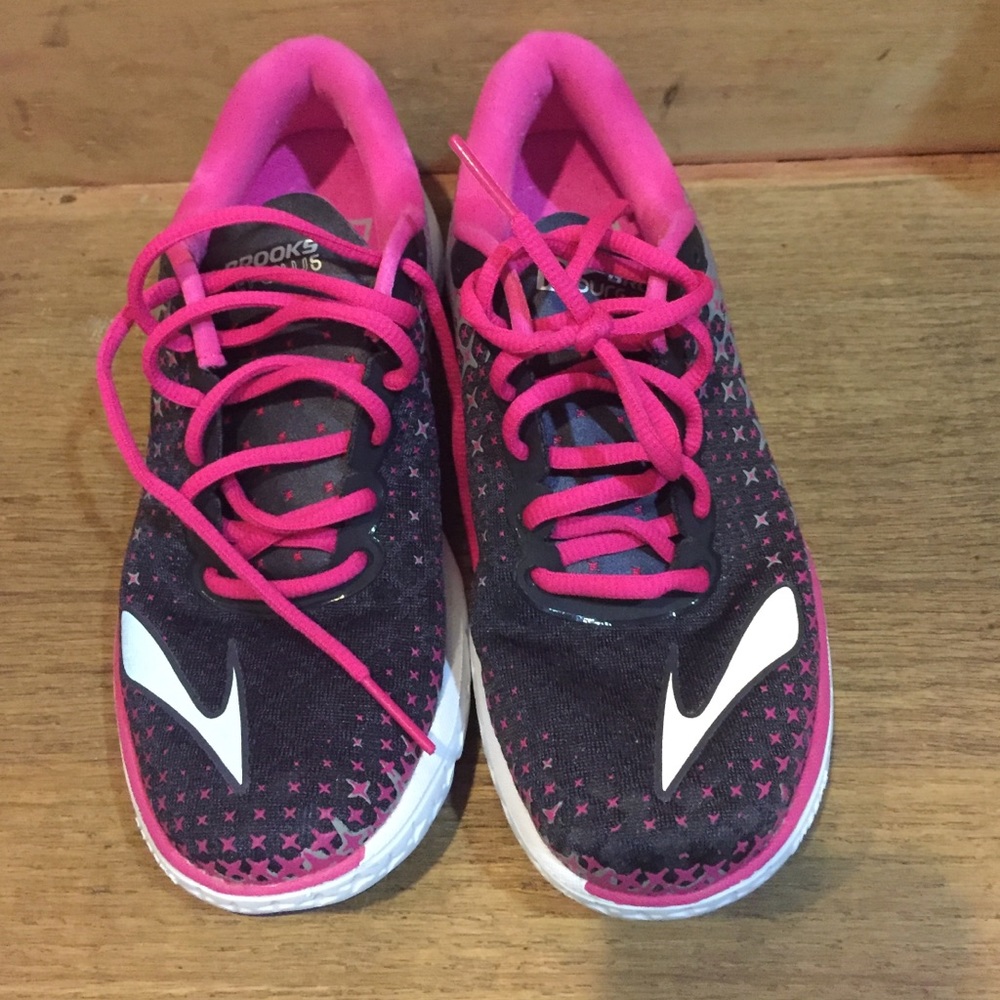 Brooks running sneaks