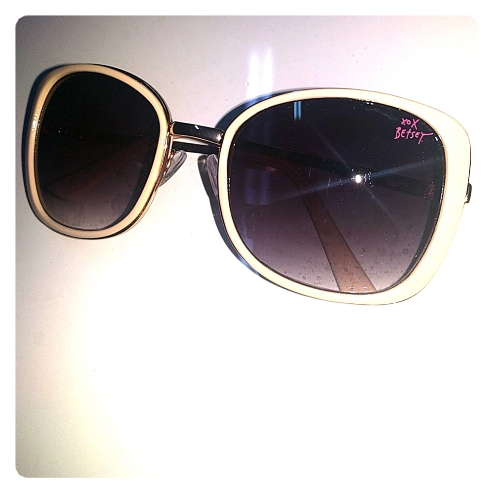 🌸{Betsey Johnson} Sunglasses
