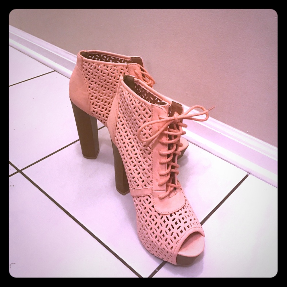 Peach chunkie heal booties