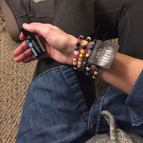 Last!Gemstone Lava Stone Diffuser Stretch Bracelet - Picture 5 of 6