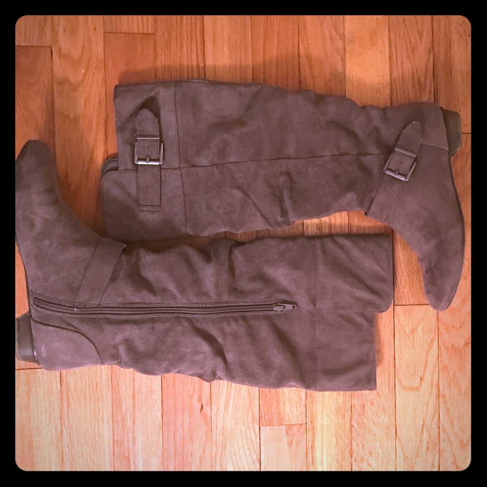 Suede boots like new