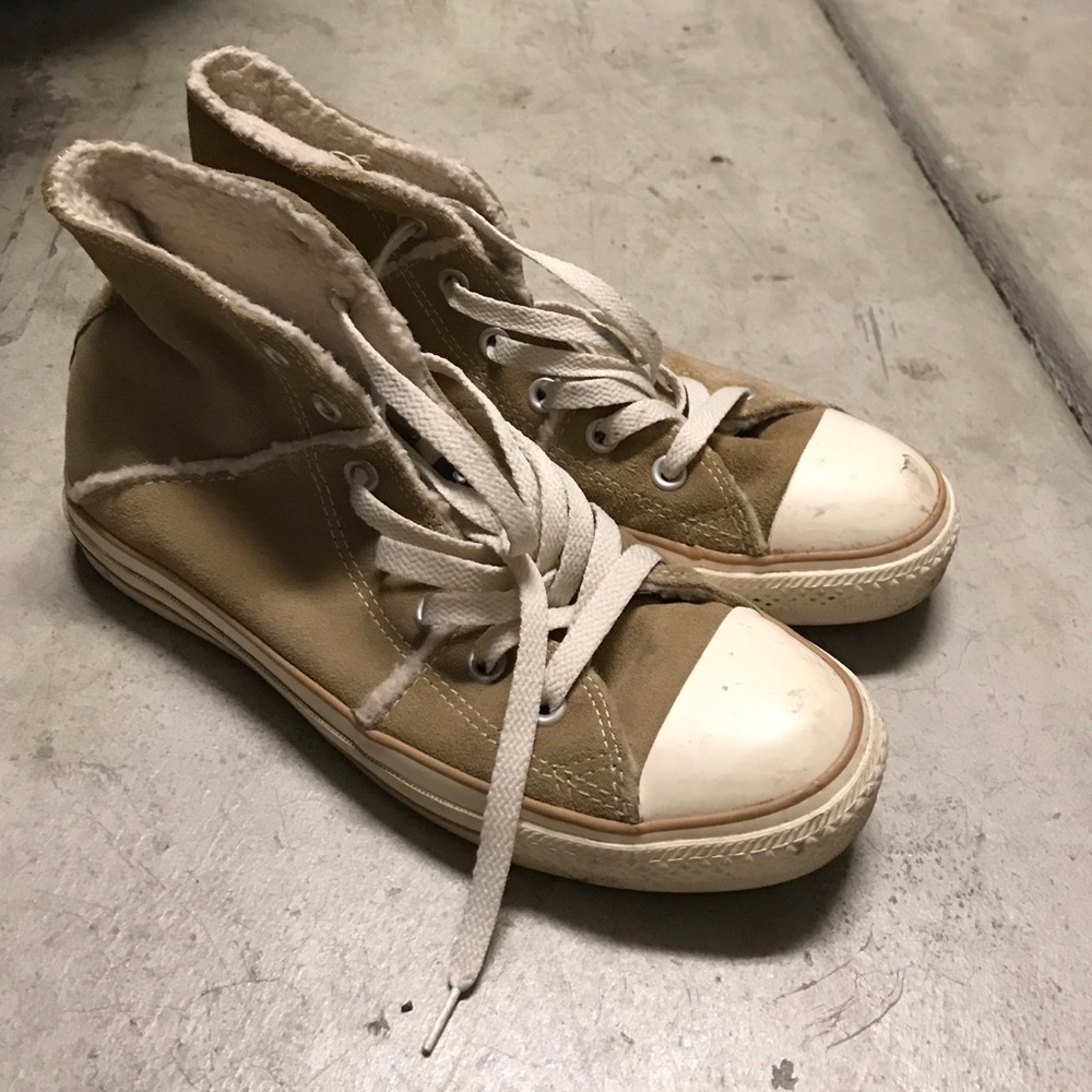 Beige converse wth fur