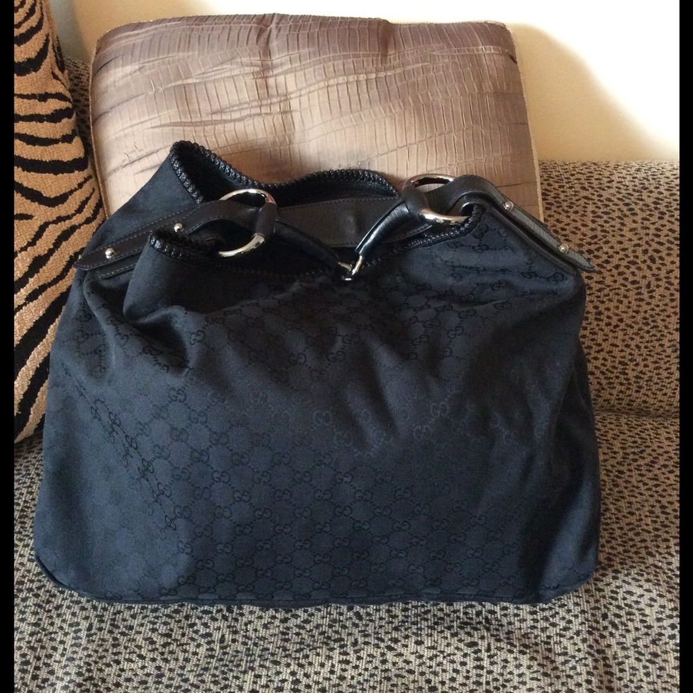 Gucci Oversized Logo Canvas Hobo Bag😍