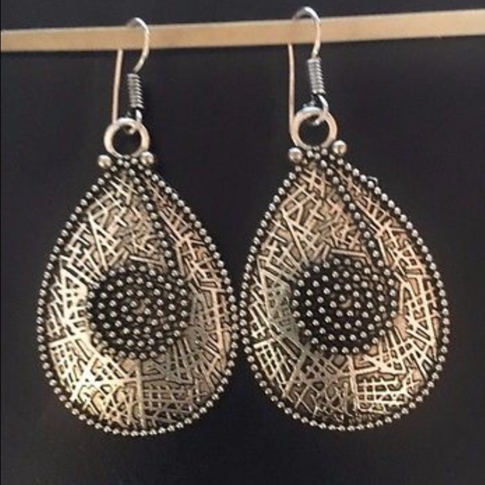 Metal carved earrings metal beads designed earring