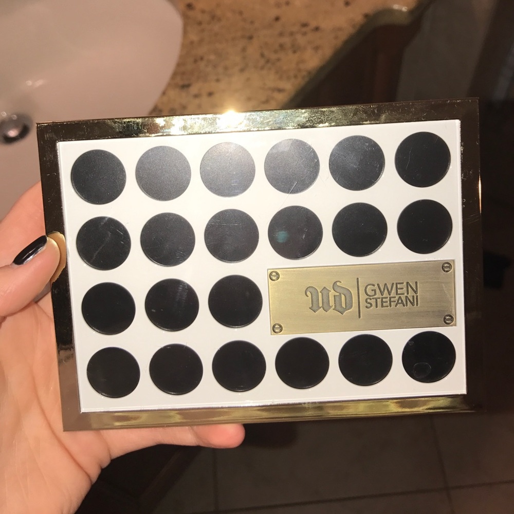 Urban Decay Gwen Stefani Eyeshadow Palette